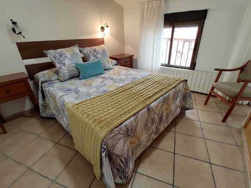 Royuela Hostal Ngoại thất bức ảnh