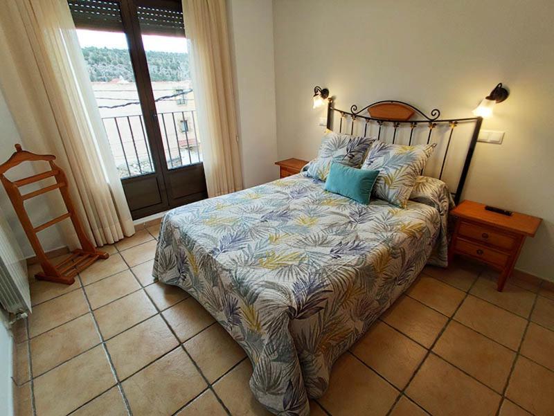 Royuela Hostal Ngoại thất bức ảnh